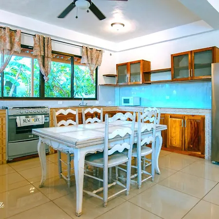 1 Large Beautiful Poolside Condo With Ac! Great Location!